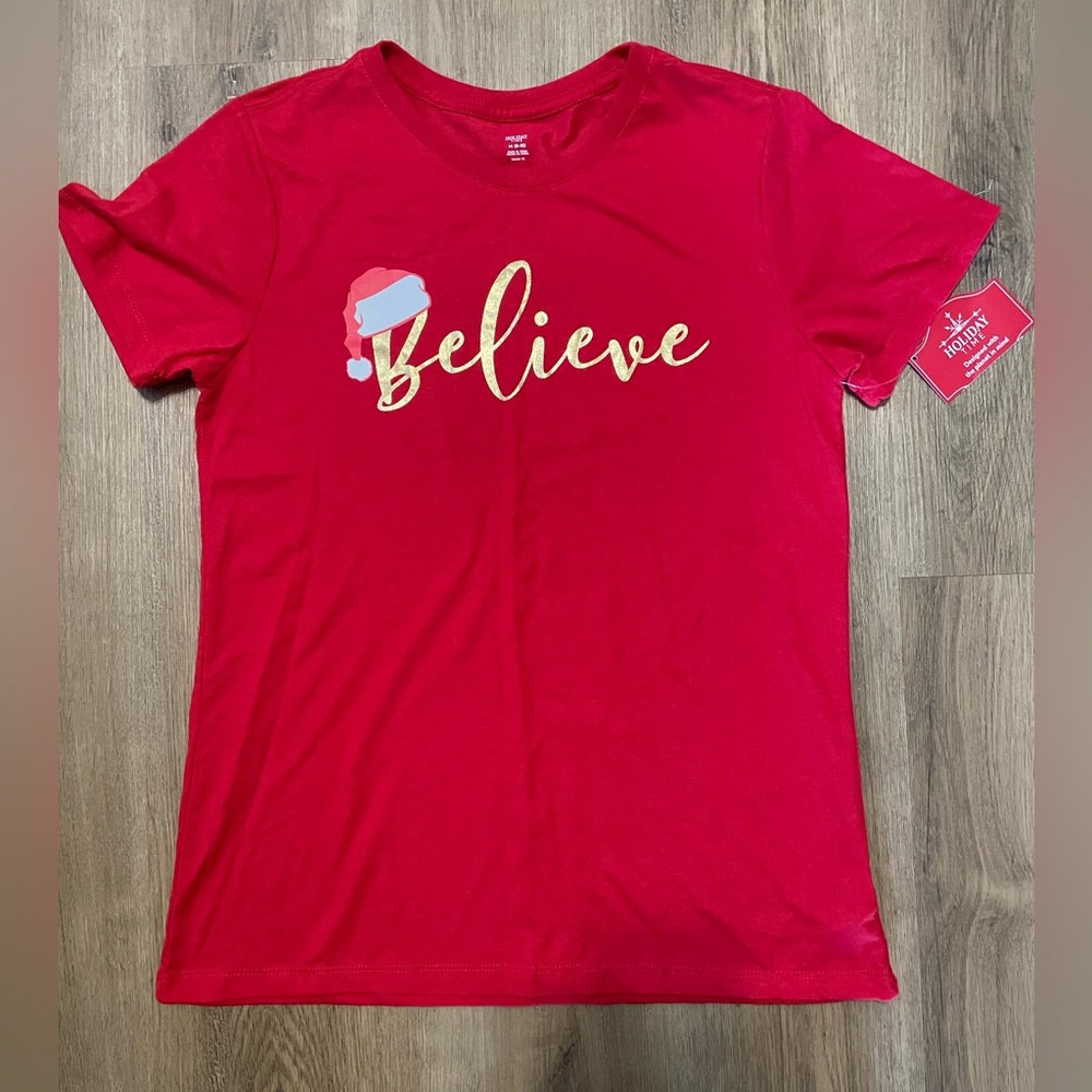 Red 'Believe' Christmas T-Shirt Women’s medium‎ NWT